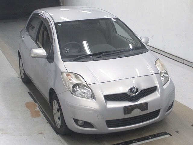 TOYOTA VITZ — фото