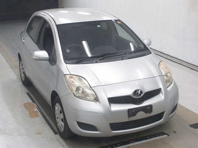 TOYOTA VITZ — фото