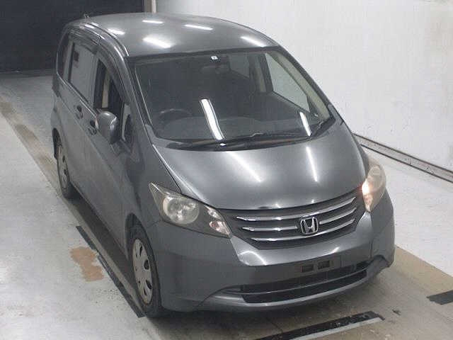 HONDA FREED — фото