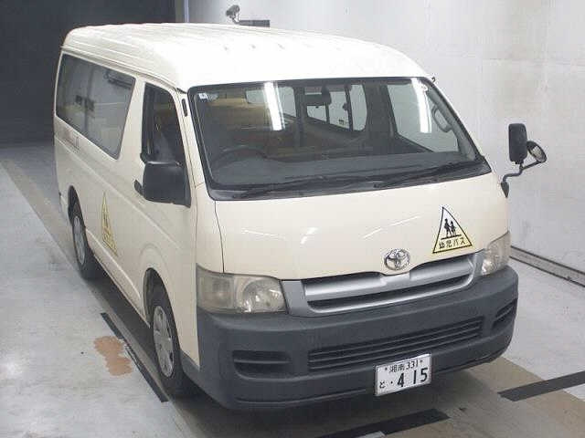 TOYOTA HIACE — фото