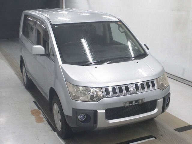MITSUBISHI DELICA — фото