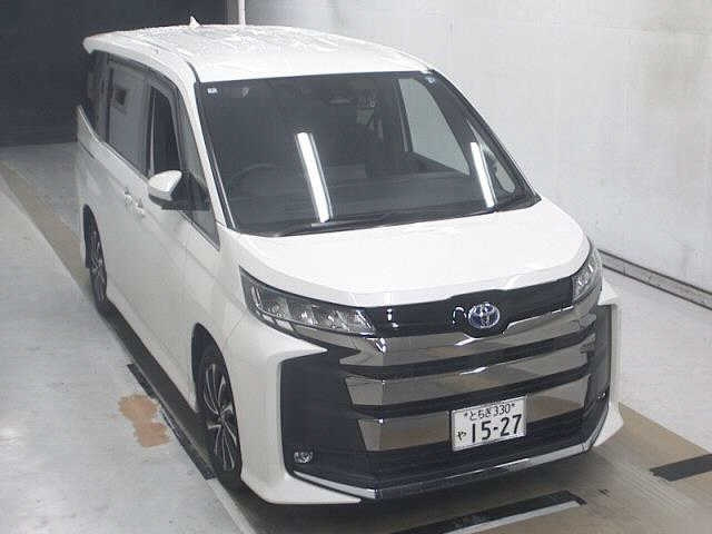 TOYOTA NOAH — фото