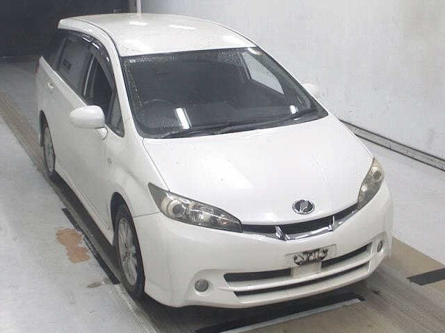 TOYOTA WISH — фото