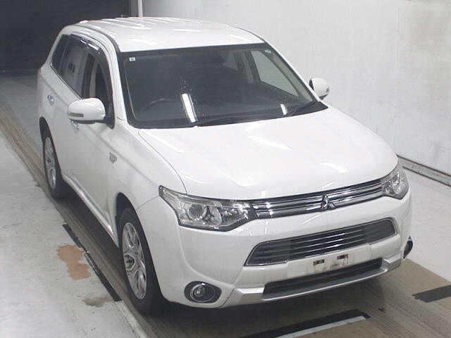 MITSUBISHI OUTLANDER — фото