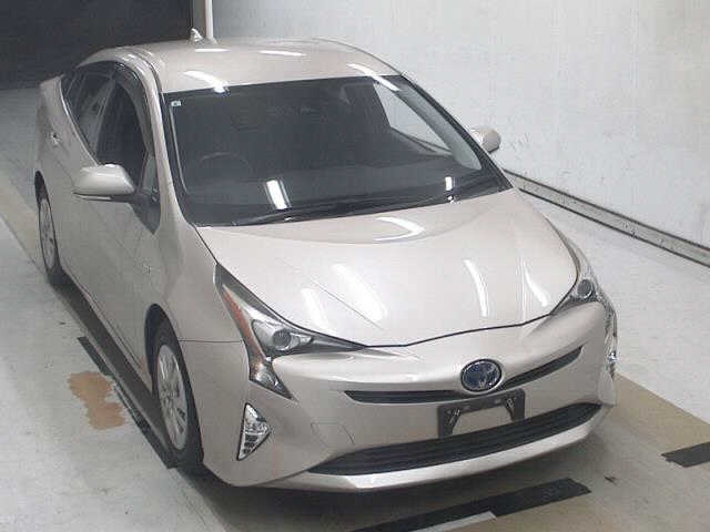 TOYOTA PRIUS — фото