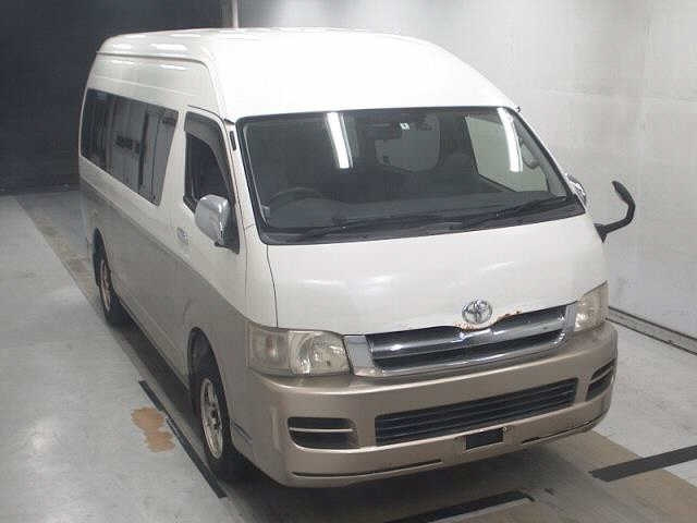 TOYOTA HIACE — фото
