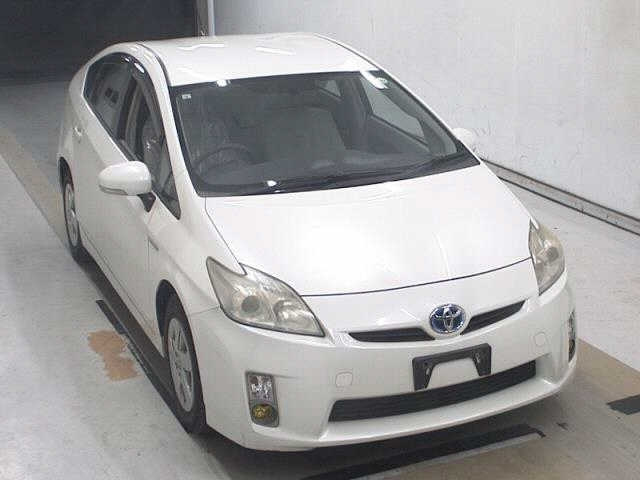 TOYOTA PRIUS — фото