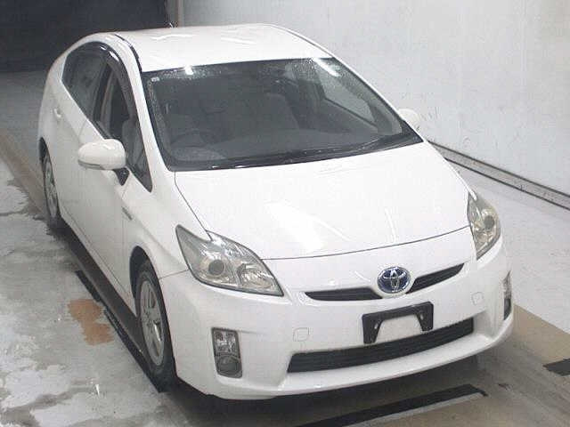 TOYOTA PRIUS — фото