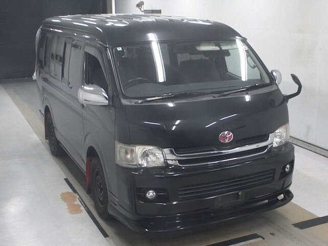 TOYOTA HIACE — фото