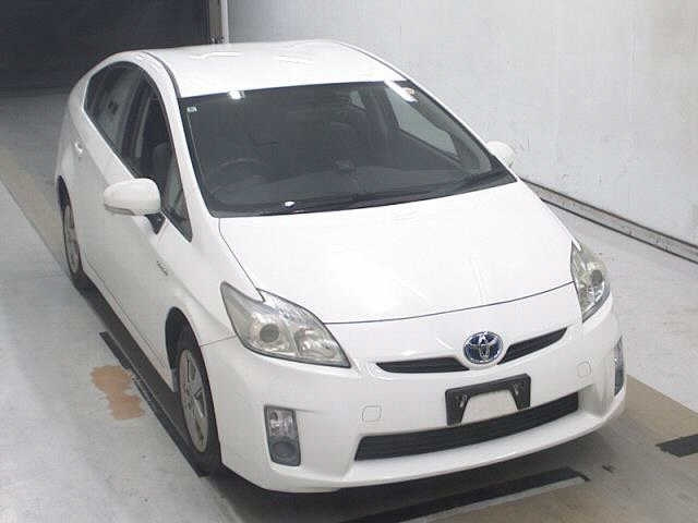 TOYOTA PRIUS — фото