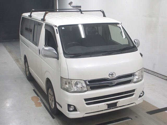 TOYOTA HIACE — фото