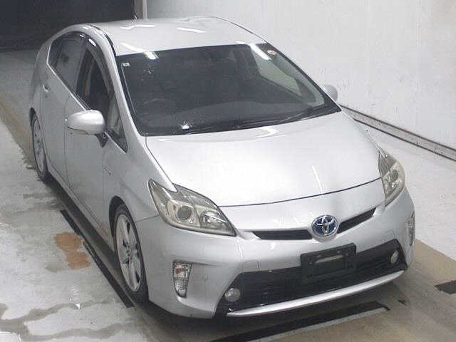 TOYOTA PRIUS — фото