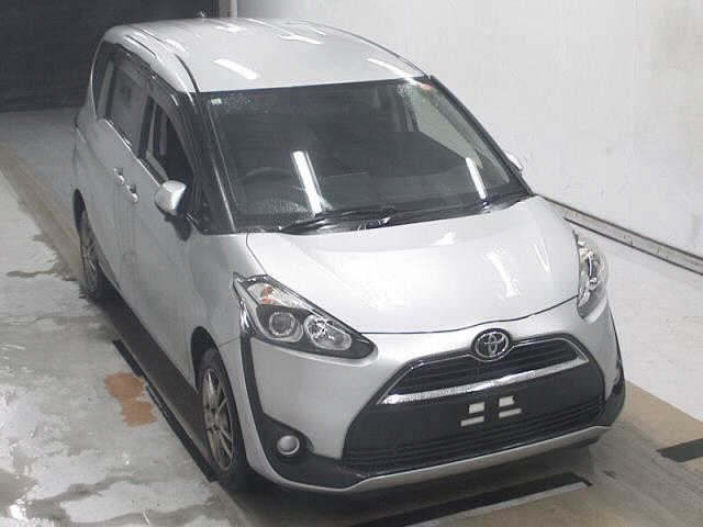 TOYOTA SIENTA — фото