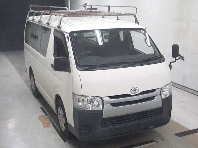 TOYOTA HIACE — фото
