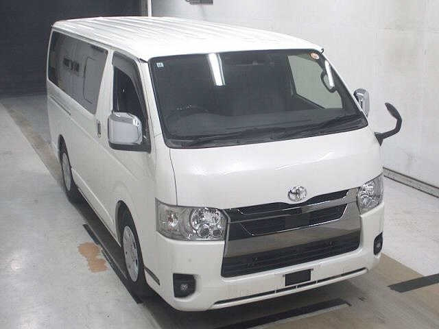 TOYOTA HIACE — фото
