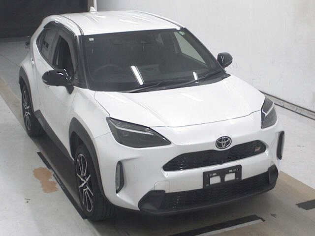 TOYOTA YARIS — фото