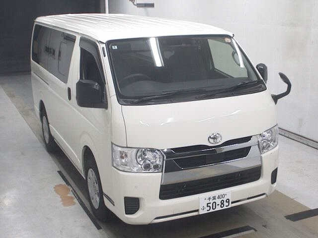 TOYOTA HIACE — фото