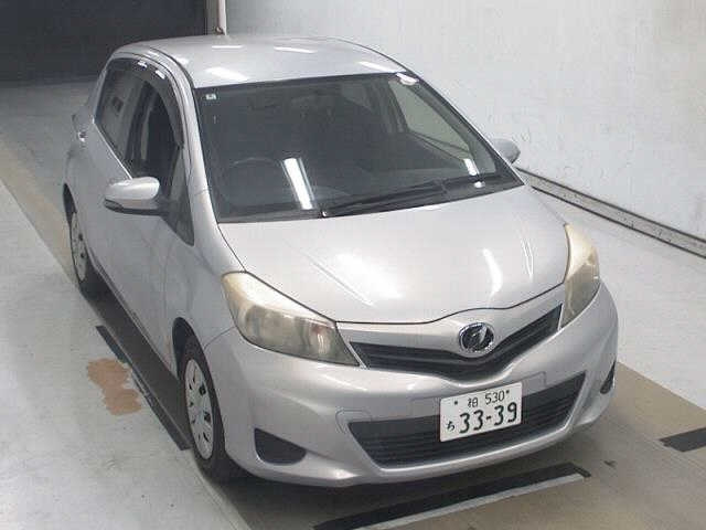 TOYOTA VITZ — фото