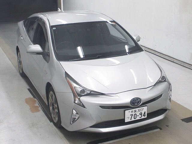 TOYOTA PRIUS — фото