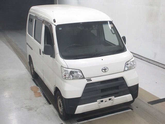 TOYOTA PIXIS — фото