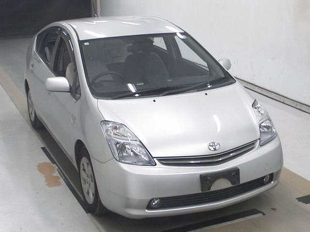 TOYOTA PRIUS — фото