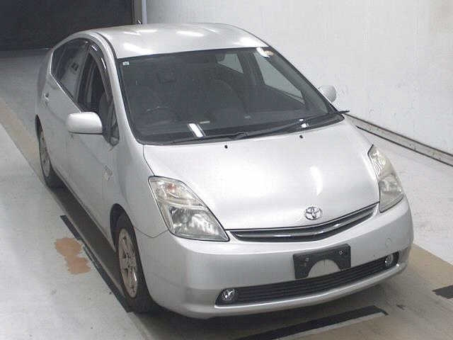 TOYOTA PRIUS — фото