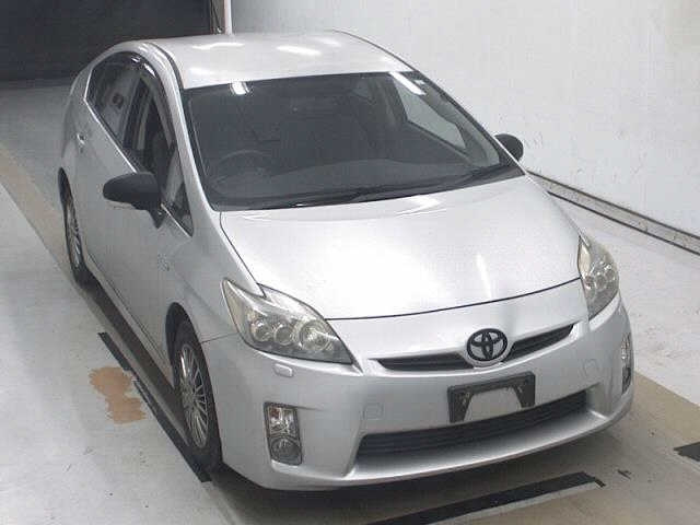 TOYOTA PRIUS — фото