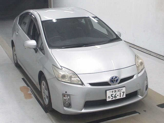 TOYOTA PRIUS — фото