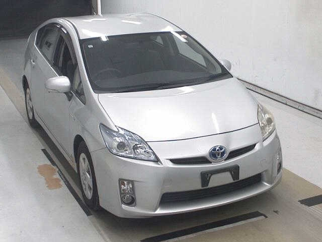 TOYOTA PRIUS — фото