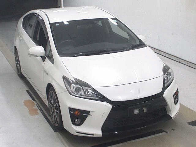 TOYOTA PRIUS — фото