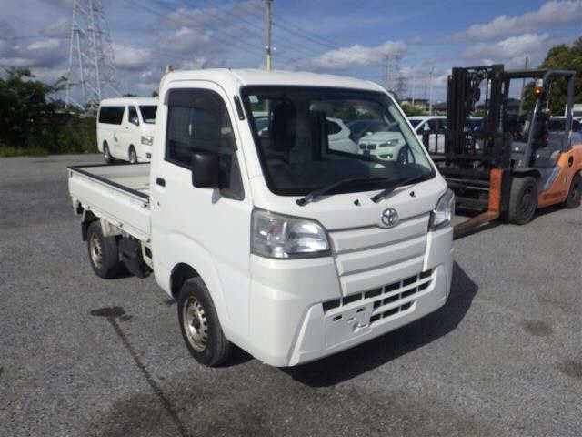 TOYOTA PIXIS — фото