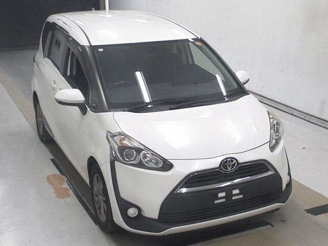 TOYOTA SIENTA — фото