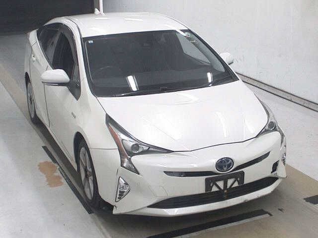 TOYOTA PRIUS — фото