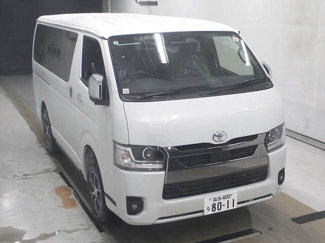 TOYOTA HIACE — фото