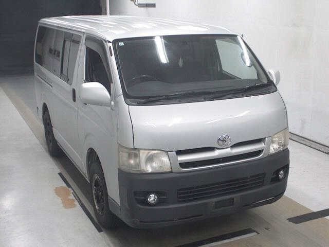 TOYOTA HIACE — фото