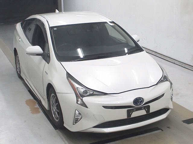 TOYOTA PRIUS — фото
