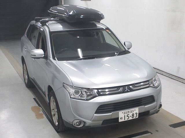 MITSUBISHI OUTLANDER — фото