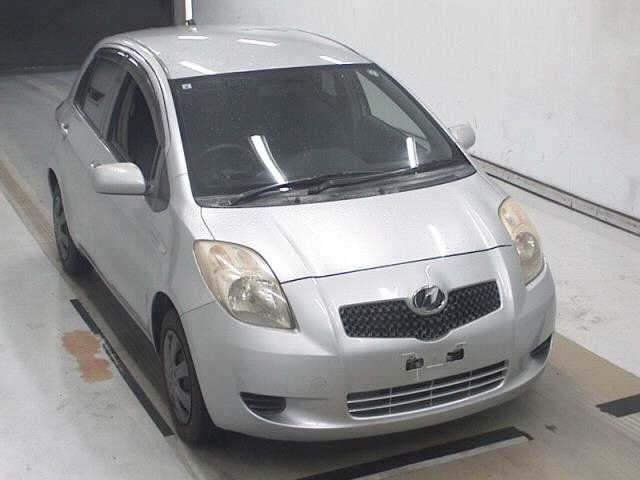 TOYOTA VITZ — фото