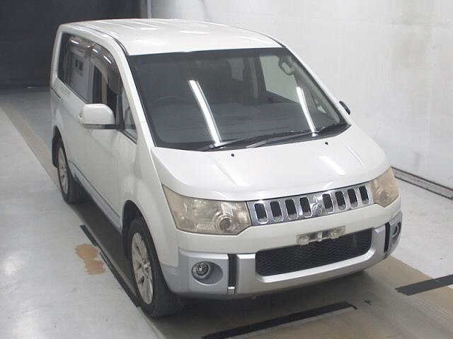 MITSUBISHI DELICA — фото