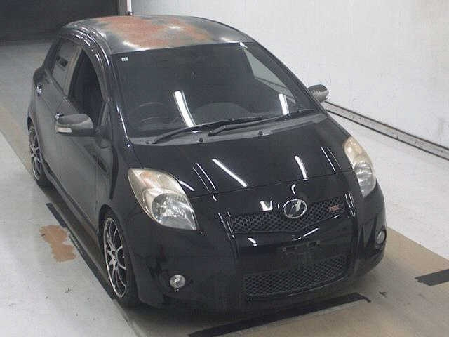 TOYOTA VITZ — фото