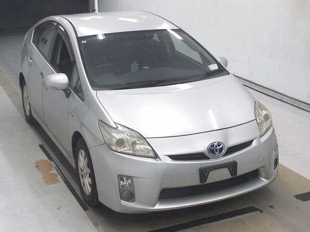 TOYOTA PRIUS — фото