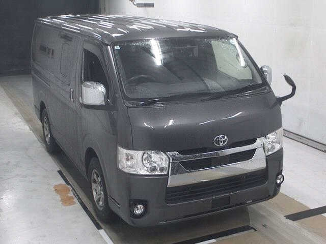 TOYOTA HIACE — фото
