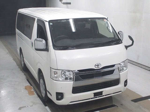 TOYOTA HIACE — фото