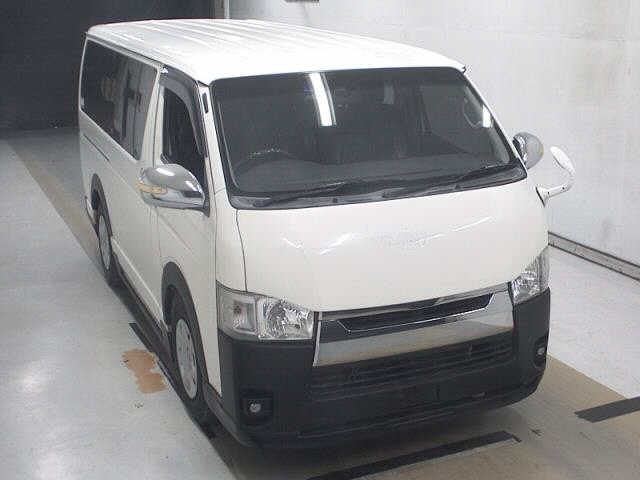 TOYOTA HIACE — фото