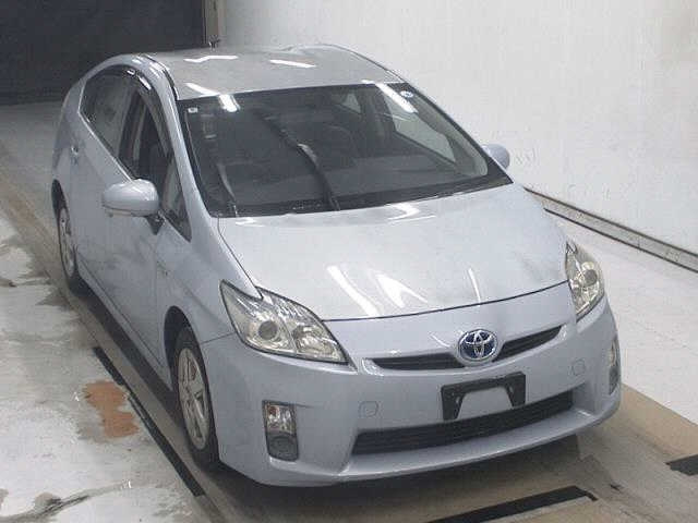 TOYOTA PRIUS — фото