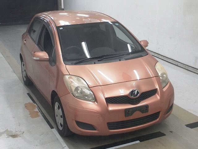 TOYOTA VITZ — фото