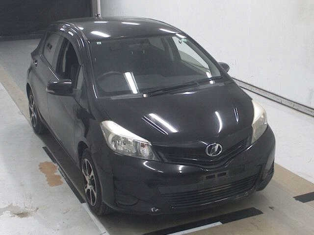 TOYOTA VITZ — фото