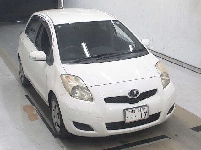TOYOTA VITZ — фото