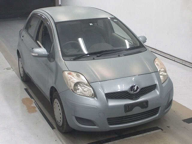 TOYOTA VITZ — фото