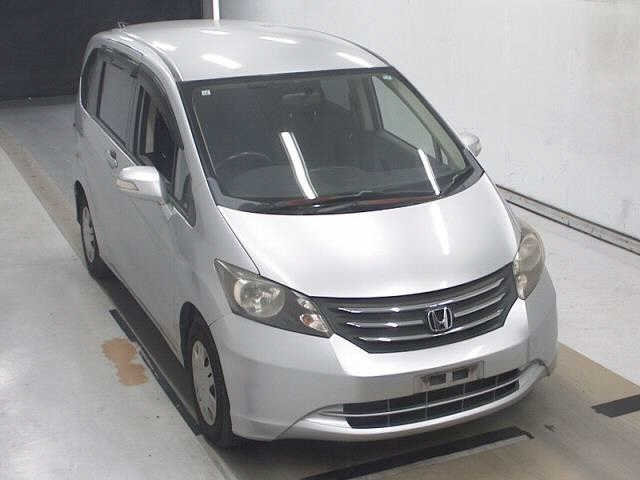 HONDA FREED — фото